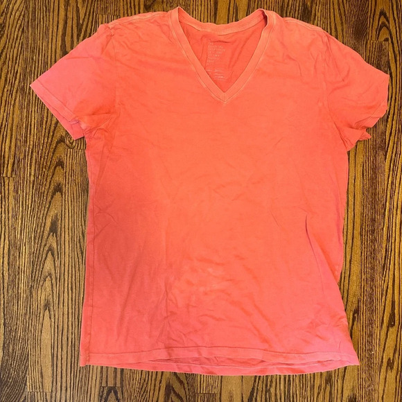 GAP The Essential V-Neck T-Shirt in Coral Sz M - Picture 1 of 3